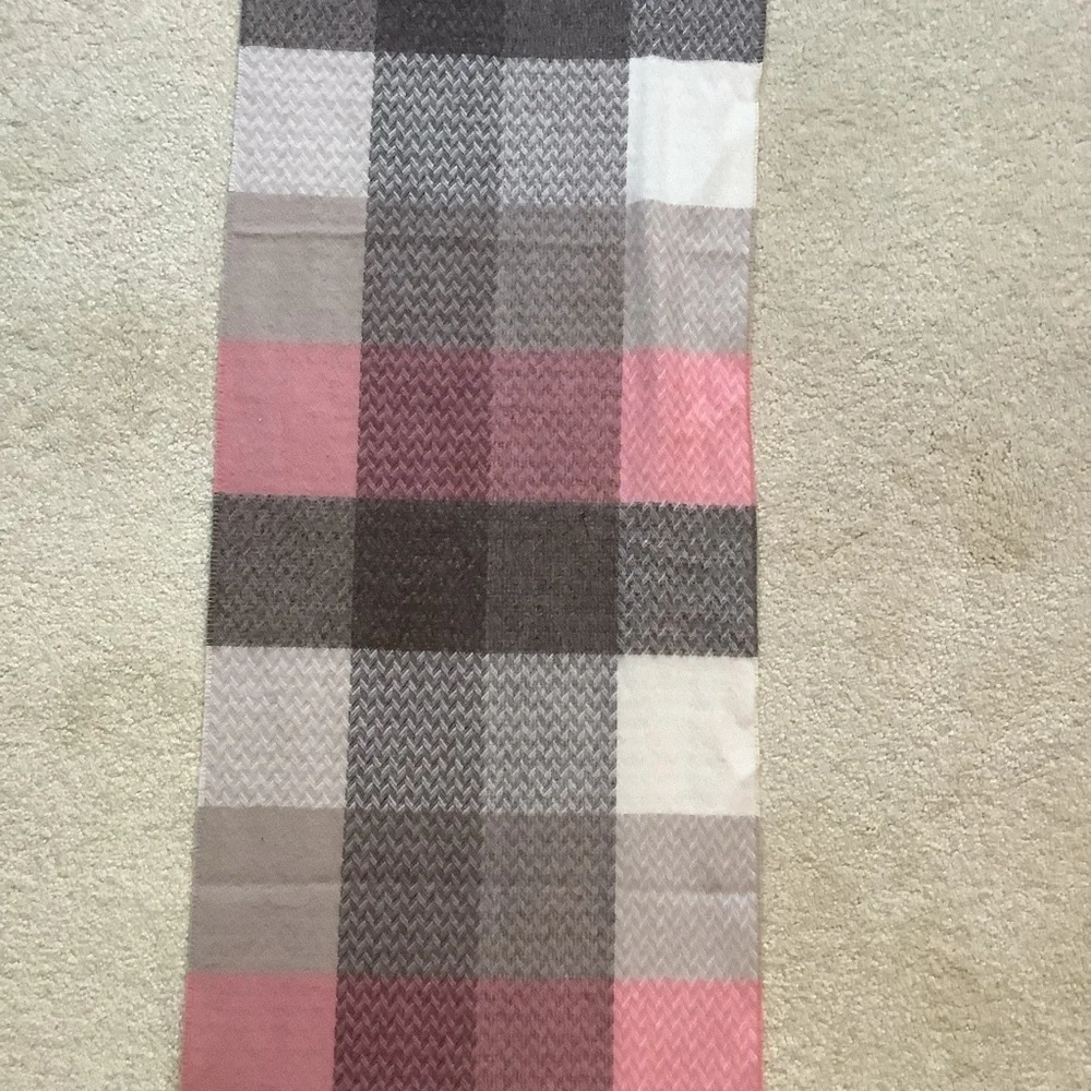 London Fog Cashmink Pink and Cream Scarf Made in Germany - Picture 10 of 12